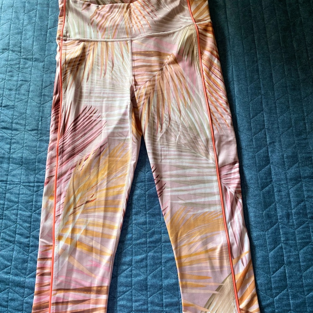 Gap Fit Eclipse Design Legging Size M - Picture 2 of 14